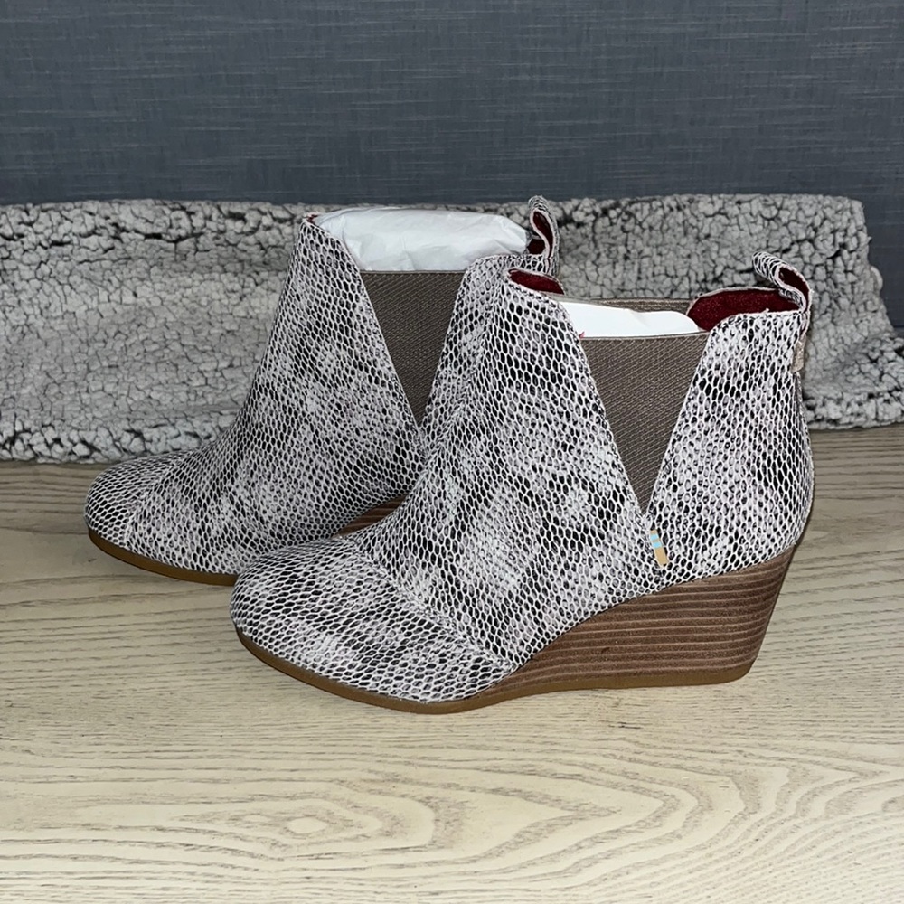 TOMS NEVER WORN